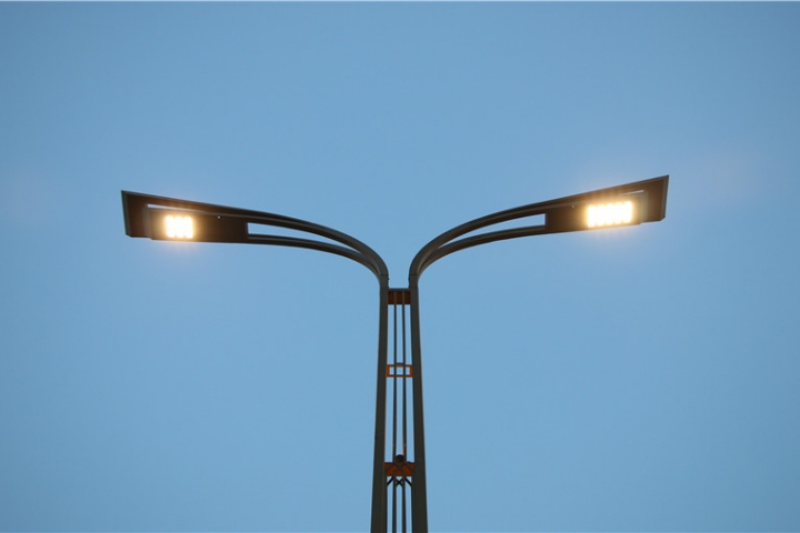 作為中國道路照明領域第一家也是唯一一家主板上市企業(yè),華體科技整合自身優(yōu)勢,利用5G、Ai算法、邊緣計算等創(chuàng)新技術